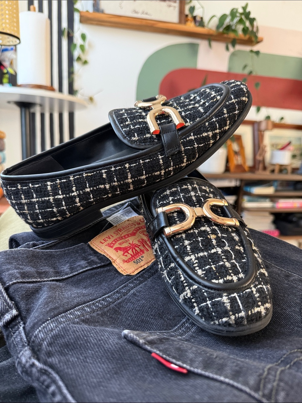 Kenneth Cole Larisa Loafers Size 8.5 Black and Gold Plaid  Like New